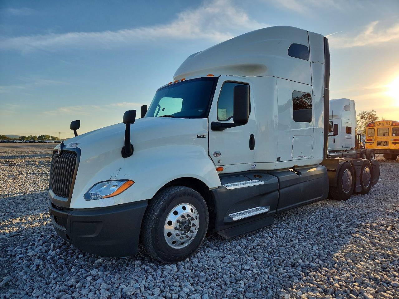 2022 INTERNATIONAL ALL OTHER SEMI TRUCK | 3HSDZAPR8NN598345 | UPCARS