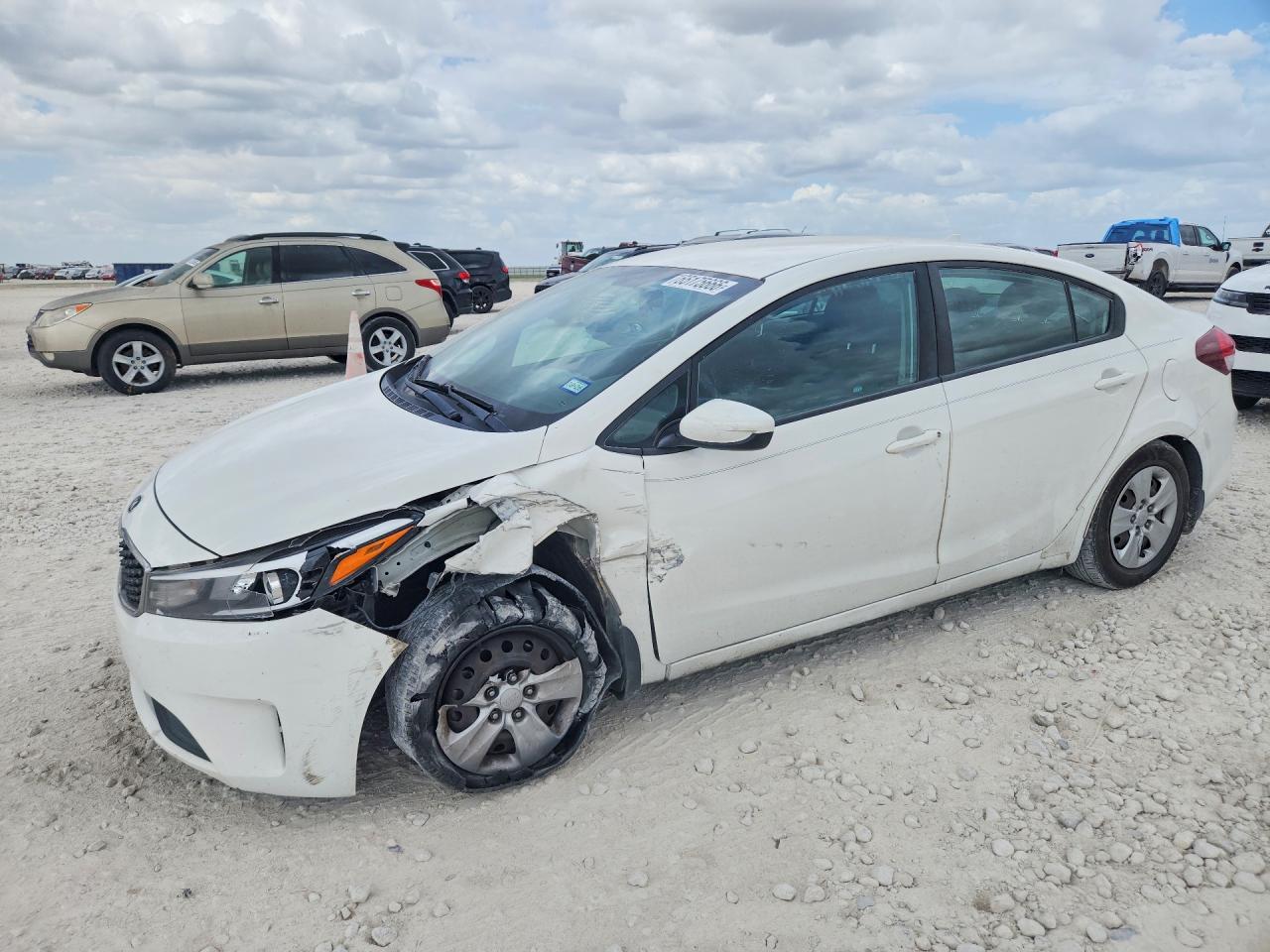2018 KIA FORTE LX | 3KPFK4A7XJE239328 | UPCARS