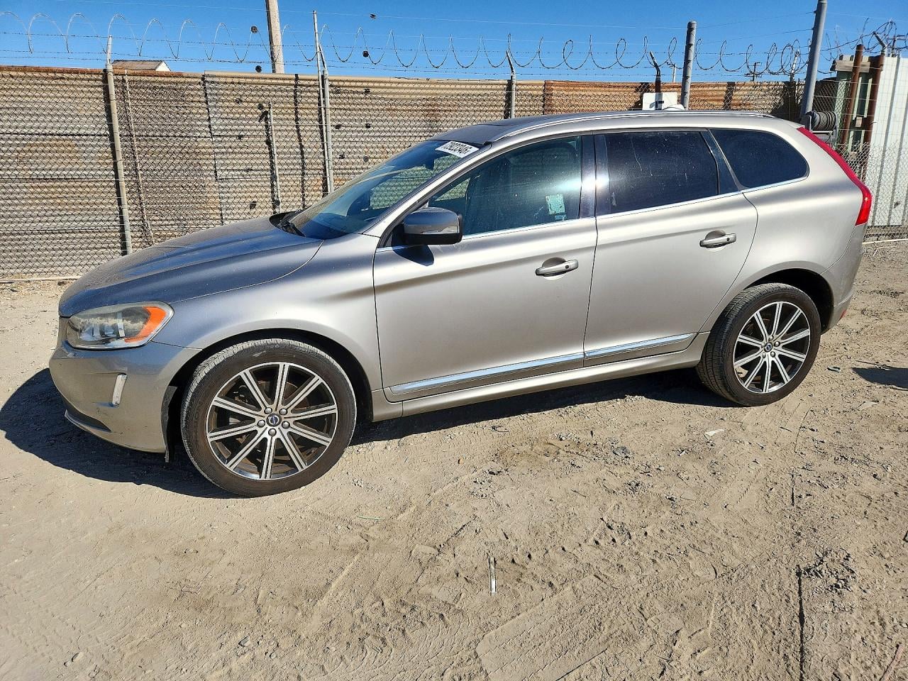2015 VOLVO XC60 T6 PREMIER | YV449MDK0F2745903 | UPCARS