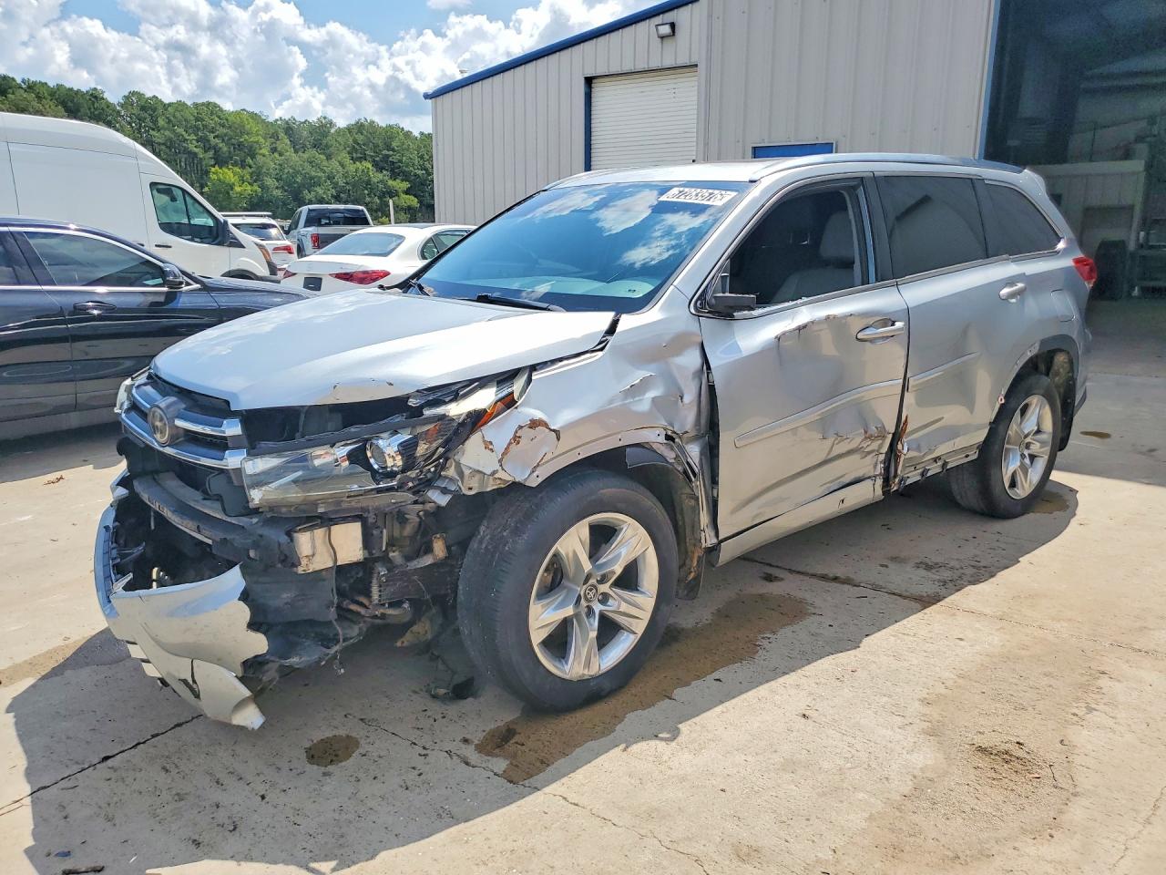 2018 TOYOTA HIGHLANDER LIMITED | 5TDYZRFH9JS239765 | UPCARS