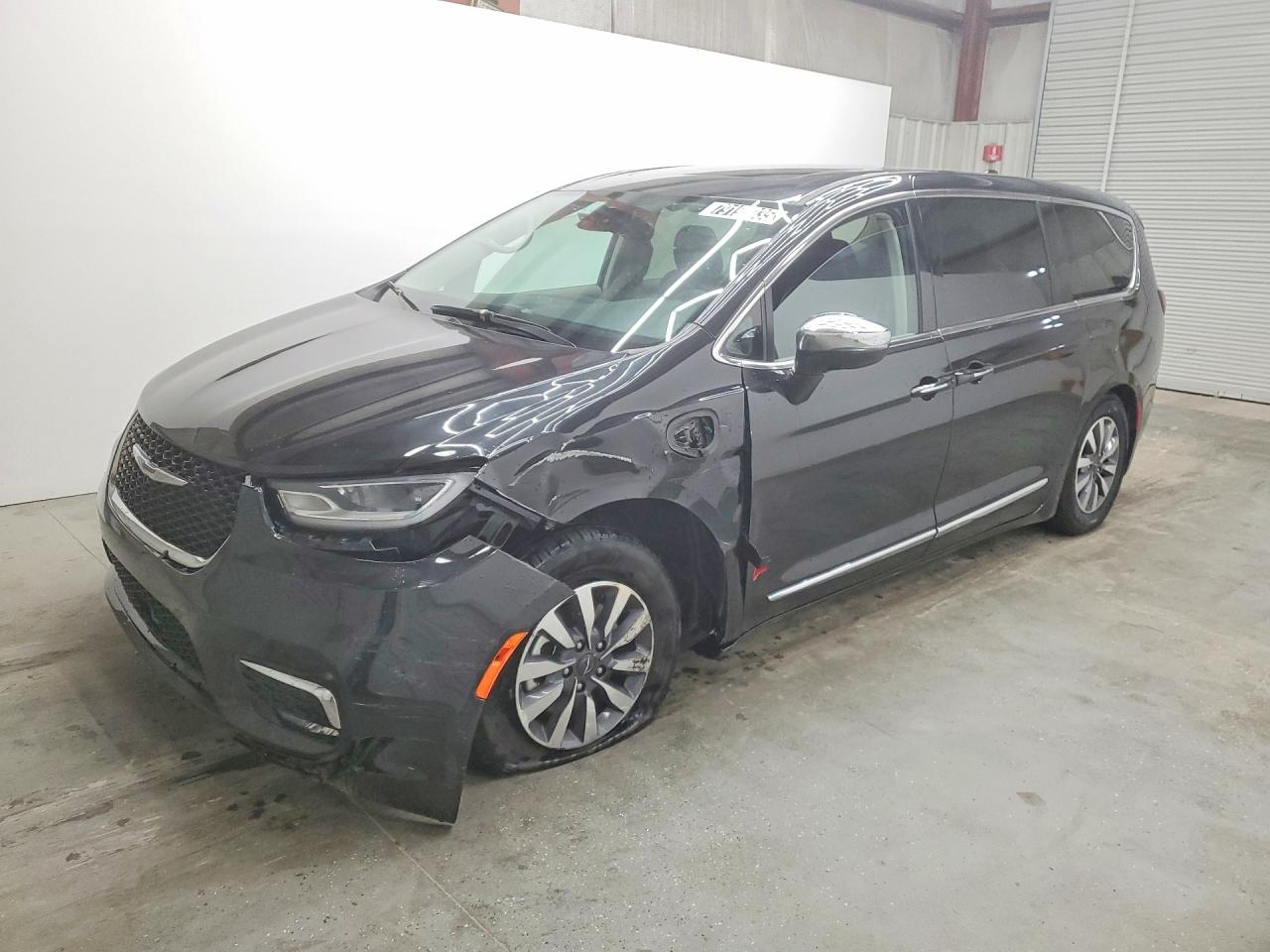 2023 CHRYSLER PACIFICA HYBRID LIMITED | 2C4RC1S70PR604162 | UPCARS