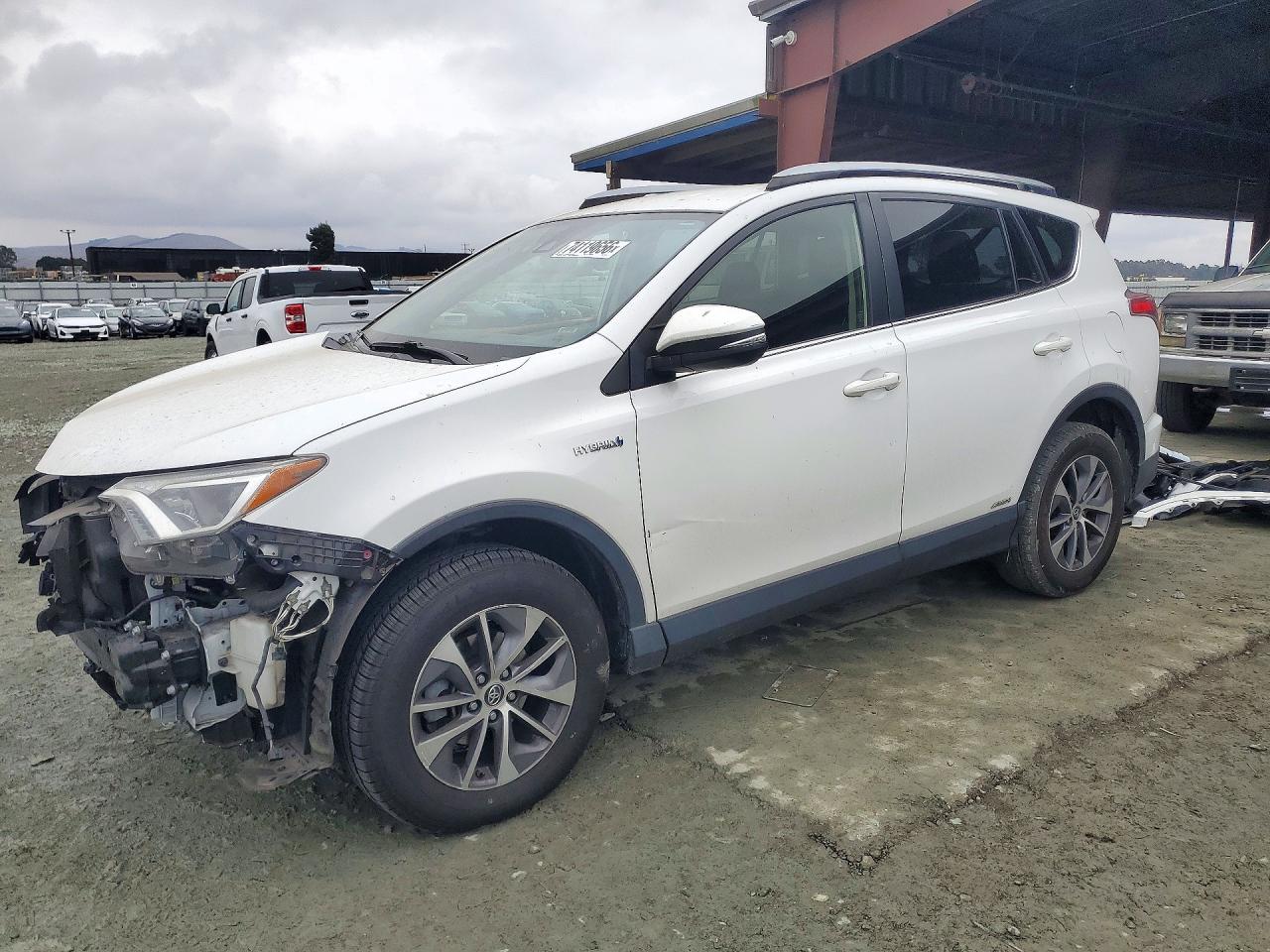 2018 TOYOTA RAV4 LE | JTMRJREV9JD197726 | UPCARS