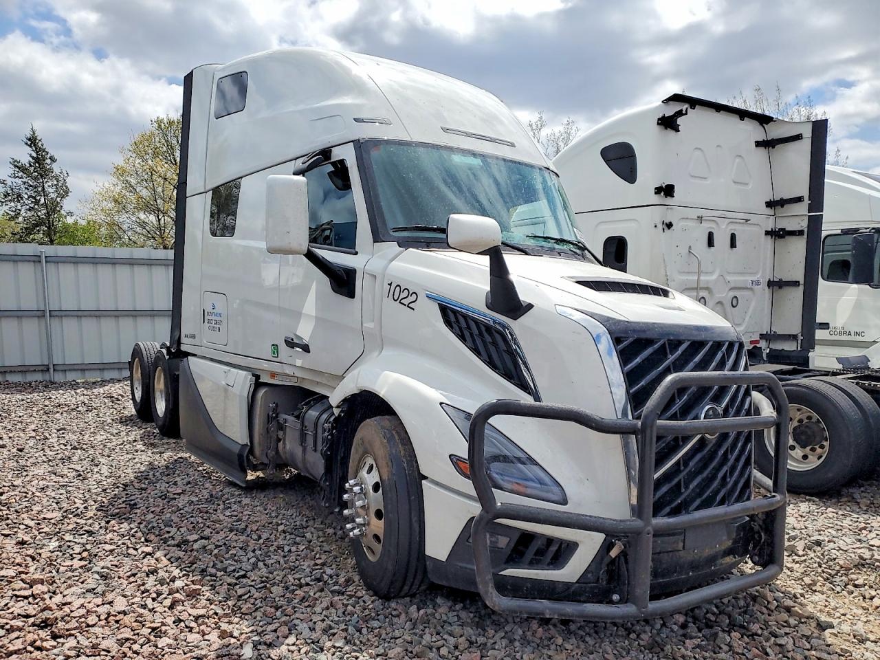 2026 VOLVO VNL SEMI TRUCK | 4V4BC9EH8TN698243 | UPCARS
