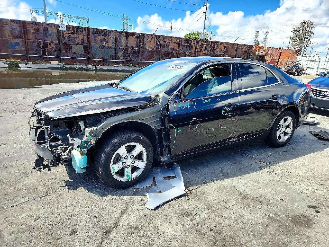 2015 CHEVROLET MALIBU LS | 1G11B5SL7FF297320 | UPCARS