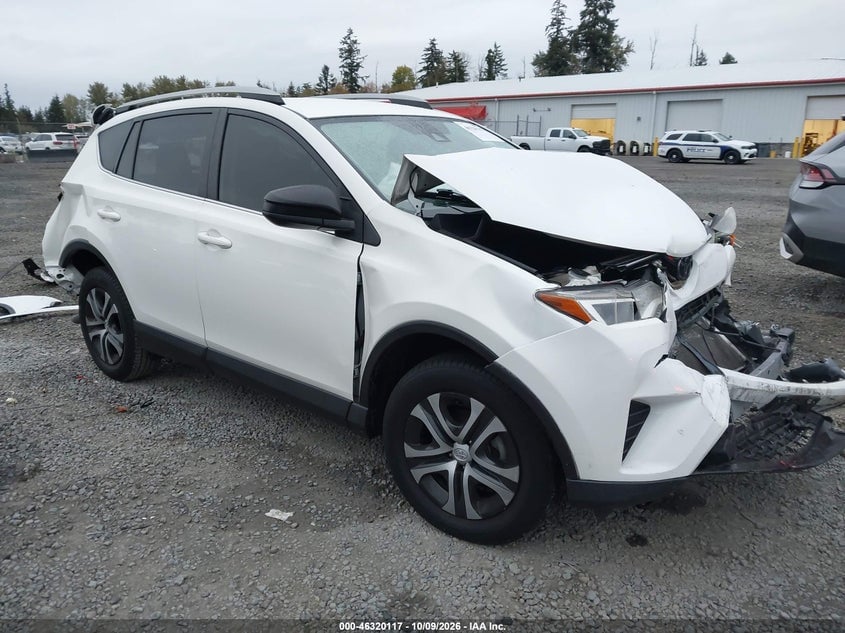 2018 TOYOTA RAV4 LE | JTMZFREVXJJ735661 | UPCARS