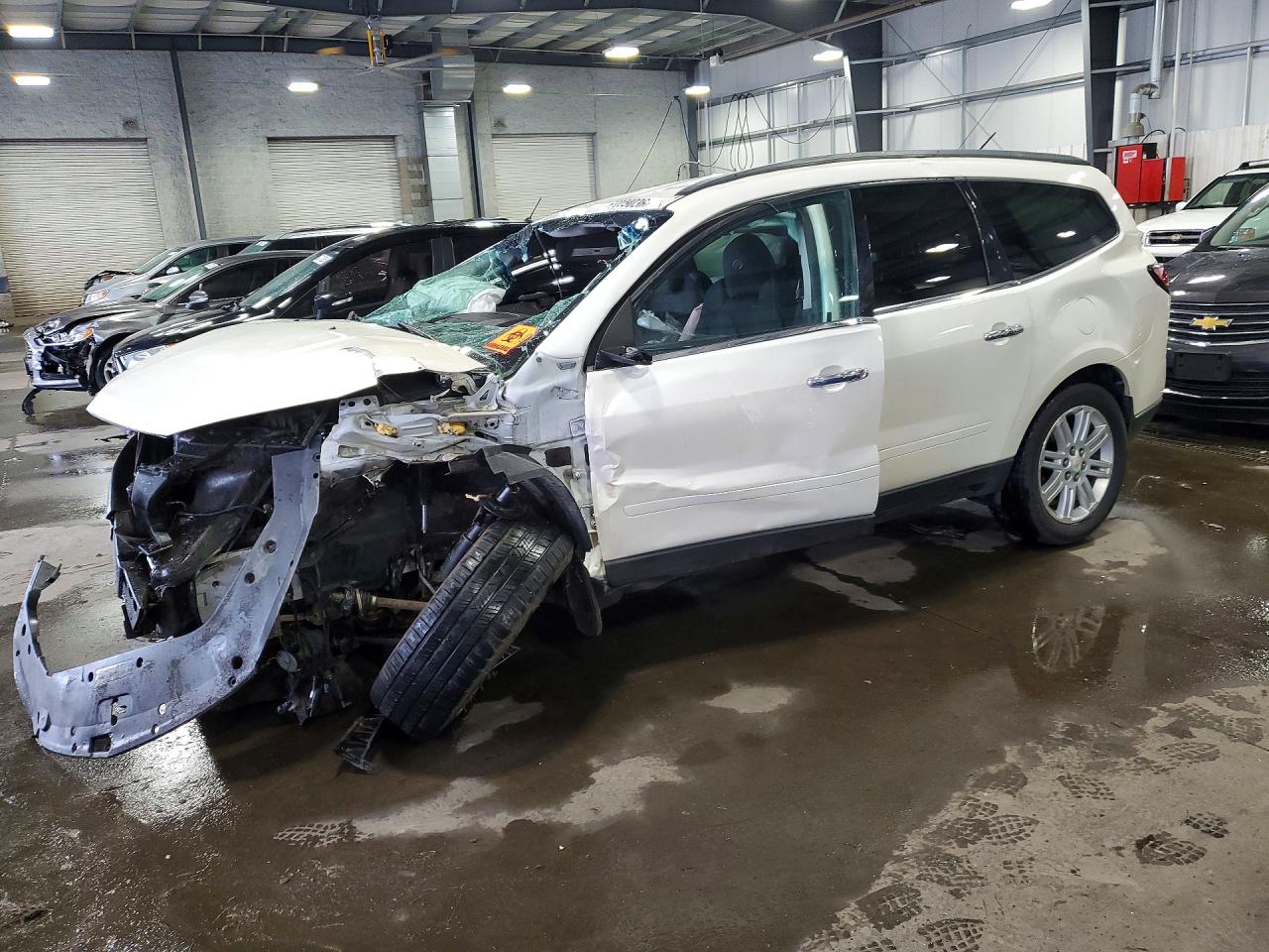 2014 CHEVROLET TRAVERSE LT | 1GNKVGKD2EJ194056 | UPCARS