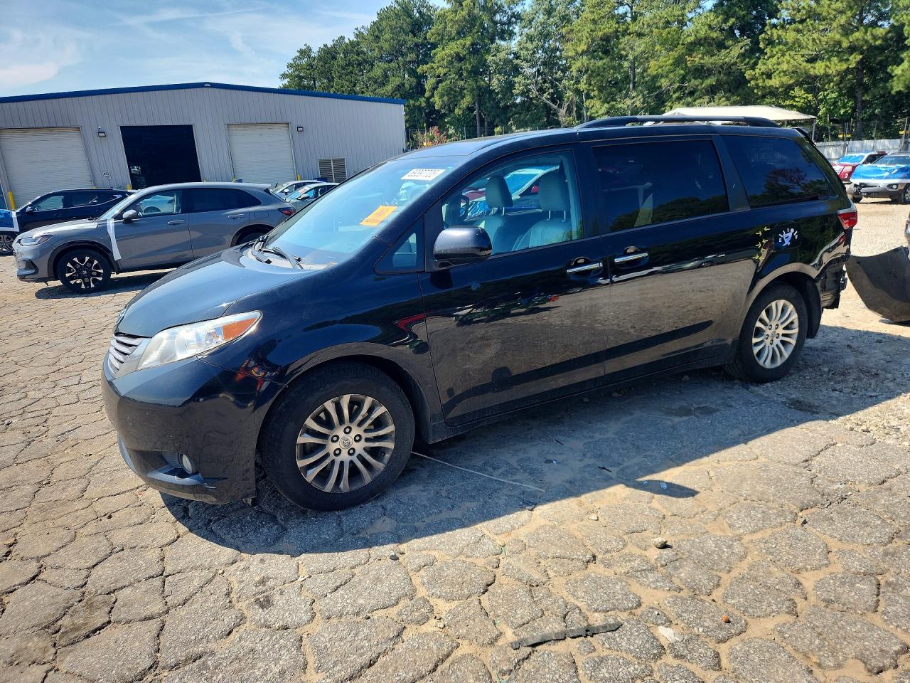 2017 TOYOTA SIENNA XLE PREMIUM 8-PASSENGER | 5TDYZ3DCXHS863993 | UPCARS