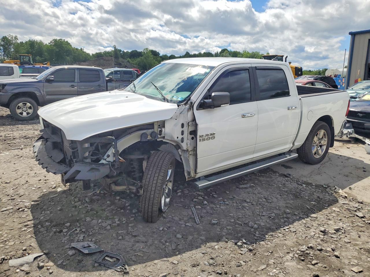 2015 RAM 1500 SLT | 1C6RR7LTXFS549303 | UPCARS