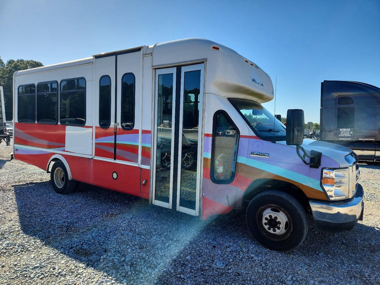 2019 FORD ECONOLINE SHUTTLE BUS | 1FDFE4FS7KDC69079 | UPCARS