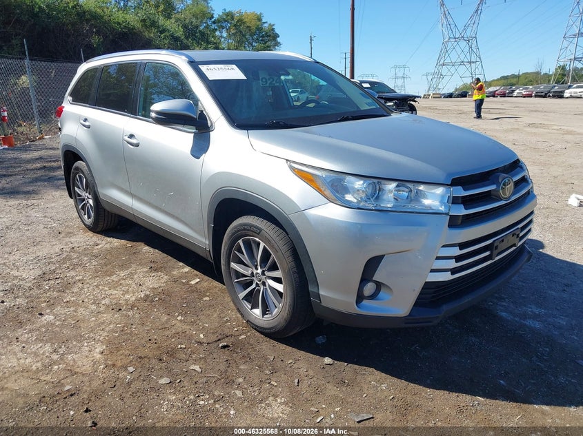 2019 TOYOTA HIGHLANDER XLE | 5TDJZRFH0KS576957 | UPCARS