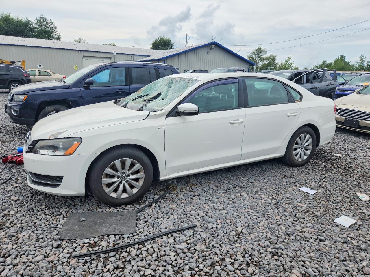 2015 VOLKSWAGEN PASSAT S | 1VWAT7A38FC063428 | UPCARS