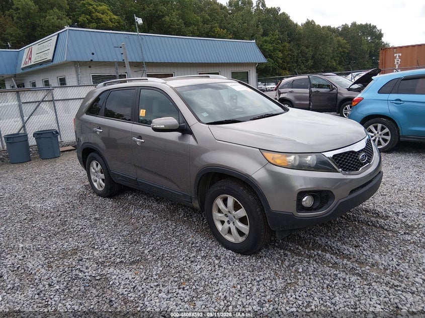 2013 KIA SORENTO LX | 5XYKT4A61DG355740 | UPCARS