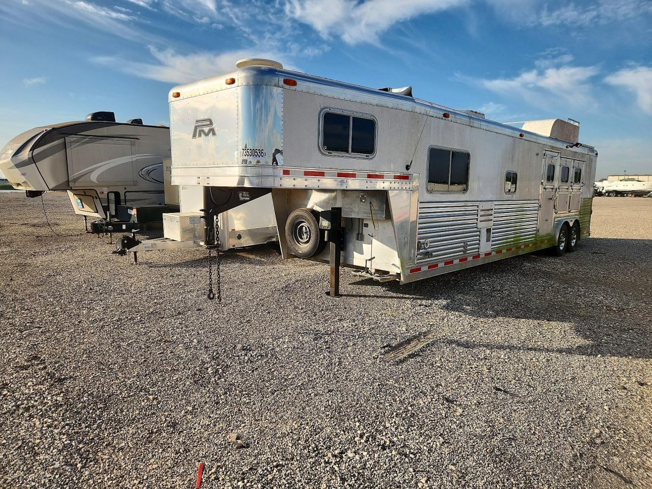 2003 PLATINUM MANUFACTURING LLC Platinum Manufacturing Horse Trailer | 5HMXG302531000790 | UPCARS