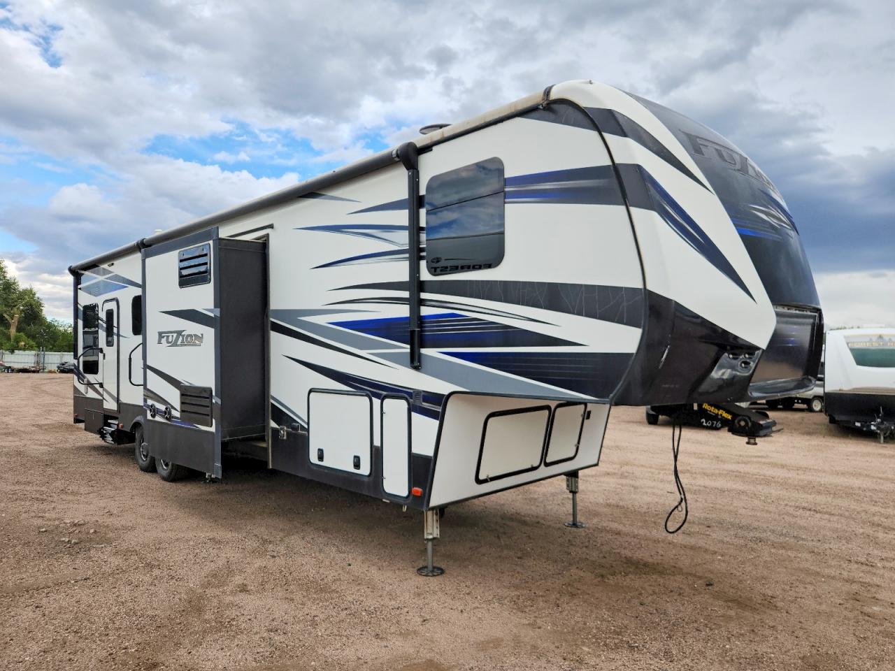2018 KUTB FUZION KEYSTONE  CAMPER | 4YDF38421JF811006 | UPCARS