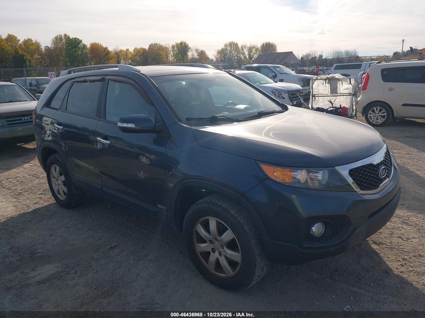 2011 KIA SORENTO LX | 5XYKTCA11BG099174 | UPCARS