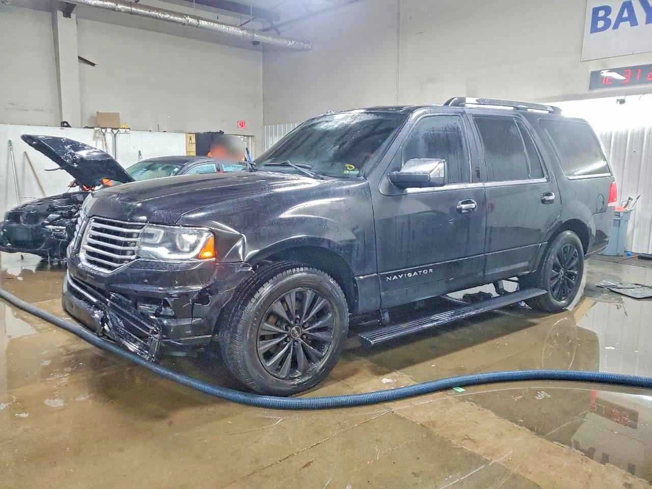 2015 LINCOLN NAVIGATOR | 5LMJJ2JT3FEJ14018 | UPCARS