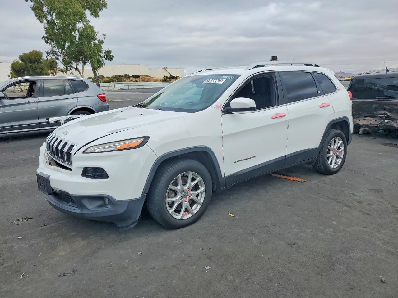 2016 JEEP CHEROKEE LATITUDE | 1C4PJLCB2GW113692 | UPCARS