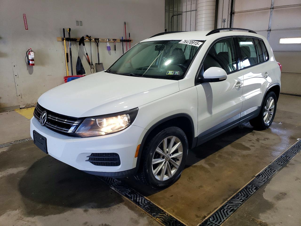 2017 VOLKSWAGEN TIGUAN S | WVGBV7AX7HK050369 | UPCARS