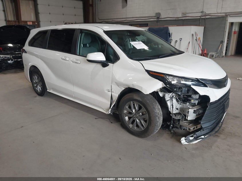 2022 TOYOTA SIENNA LE | 5TDKRKEC3NS131344 | UPCARS