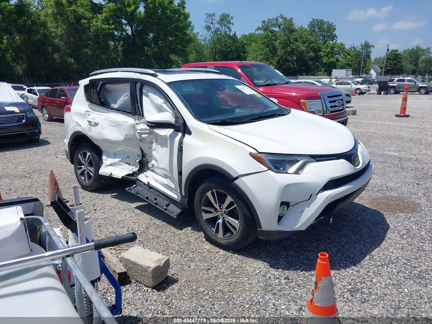 2018 TOYOTA RAV4 XLE | JTMRFREV2JJ719096 | UPCARS