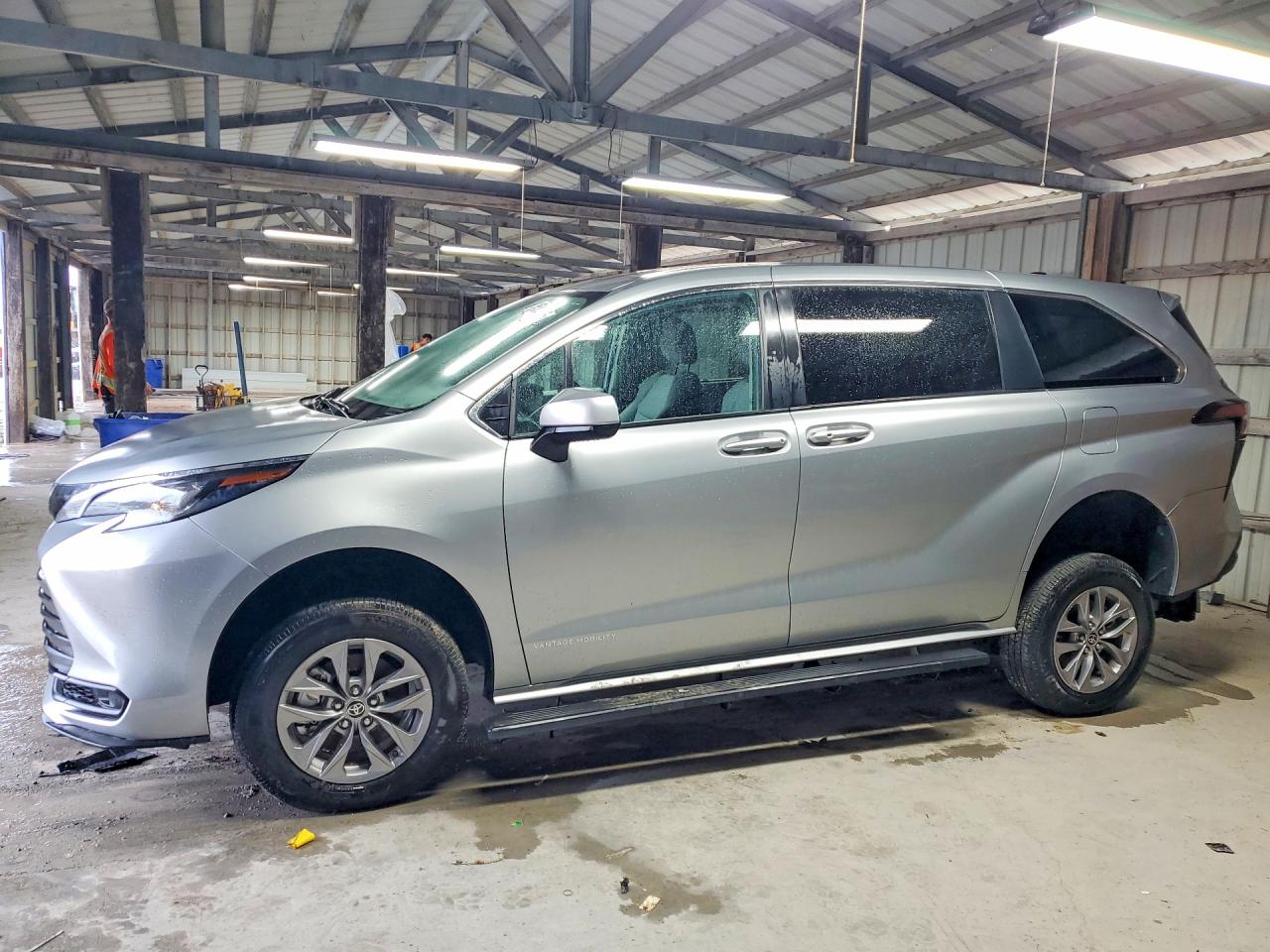 2024 TOYOTA SIENNA LE 8-PASSENGER | 5TDKRKEC5RS216918 | UPCARS