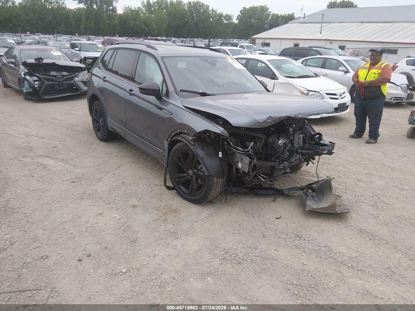 2024 VOLKSWAGEN TIGUAN 2.0T SE R-LINE BLACK | 3VV8B7AX0RM090540 | UPCARS