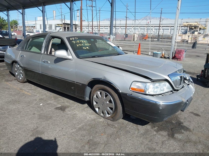 2005 LINCOLN TOWN CAR SIGNATURE LIMITED | 1LNHM82W15Y668577 | UPCARS