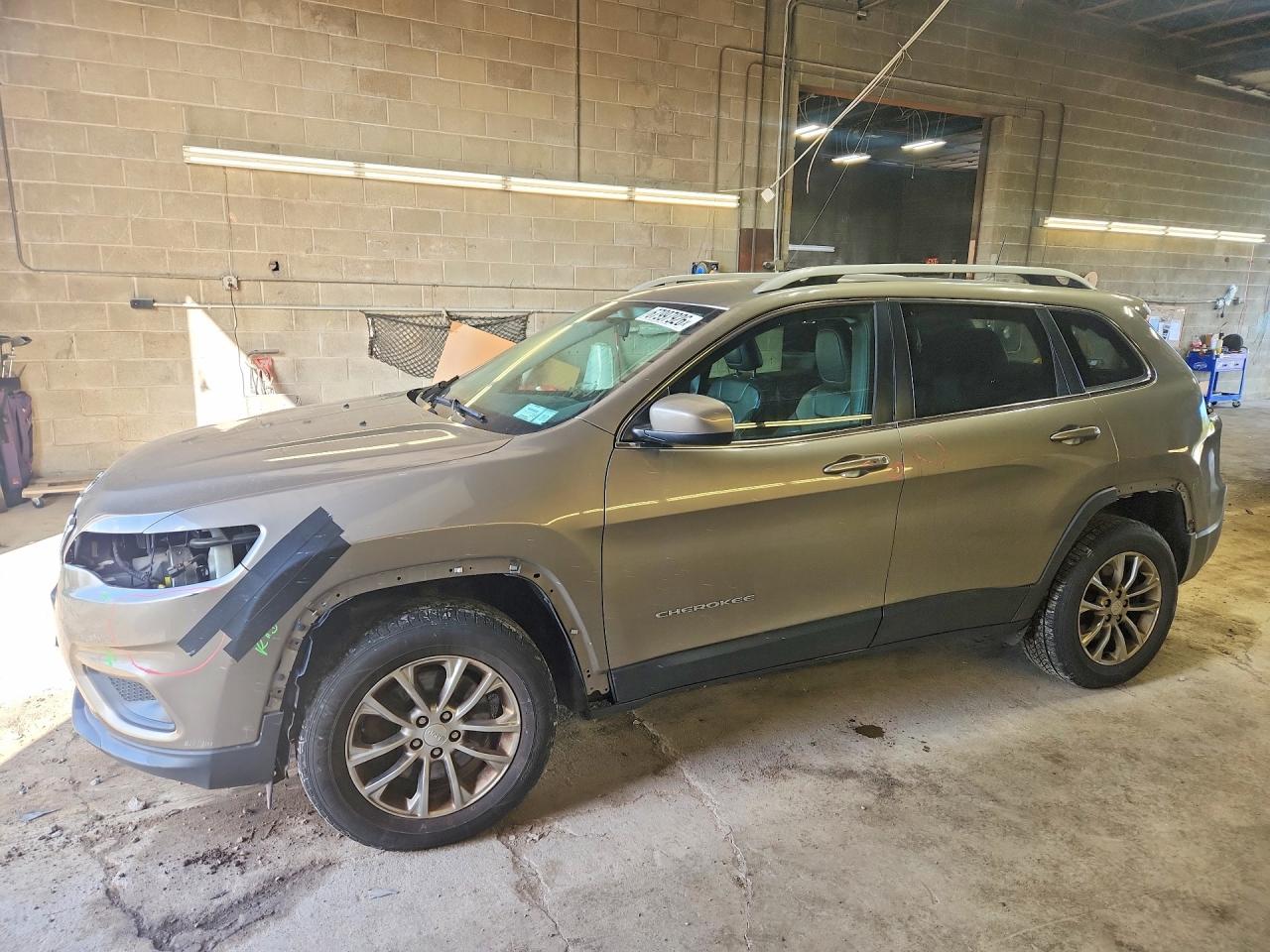 2019 JEEP CHEROKEE LATITUDE PLUS | 1C4PJMLB3KD186354 | UPCARS