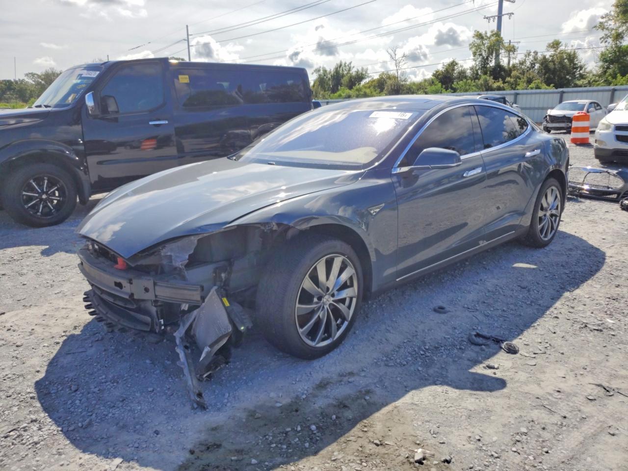 2014 TESLA MODEL S | 5YJSA1H17EFP43398 | UPCARS