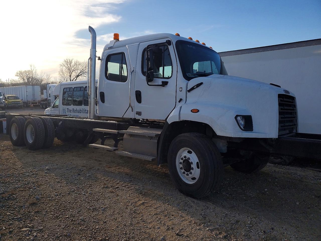 2026 FREIGHTLINER 114SD TRUCK CAB AND CHASSIS | 3ALHG3DV6TDWF8651 | UPCARS