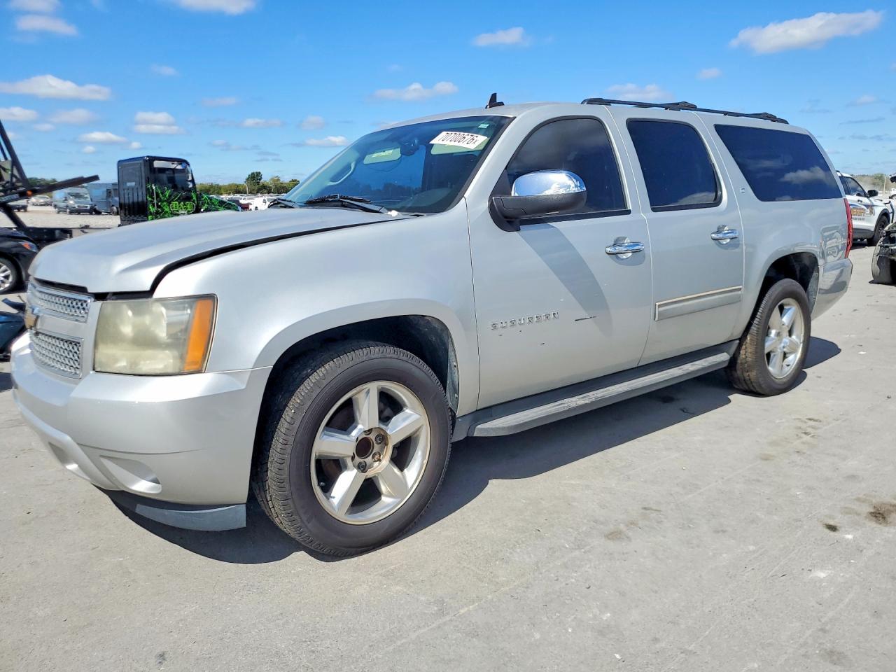 2011 CHEVROLET SUBURBAN C1500 LT | 1GNSCJE03BR371612 | UPCARS