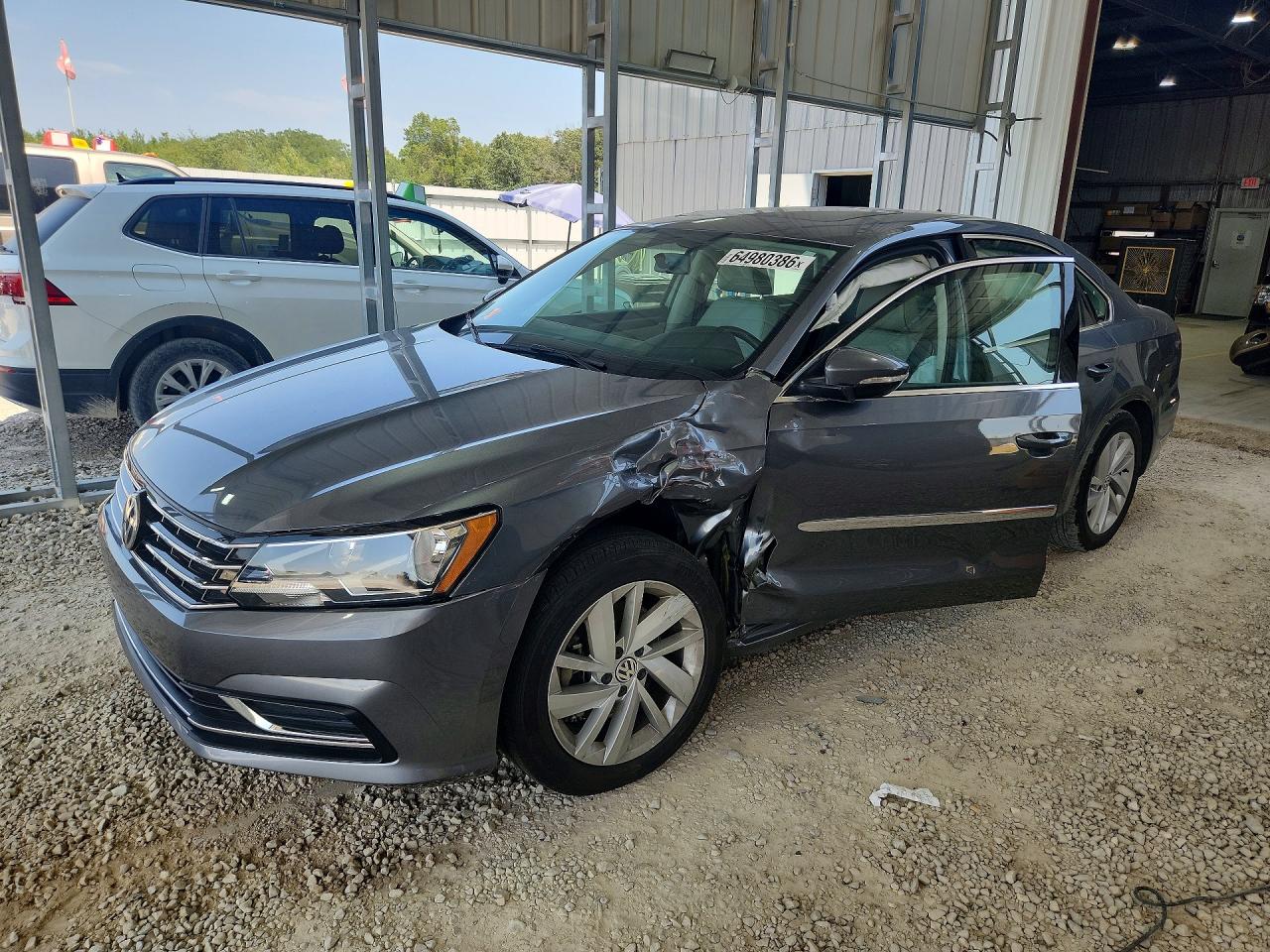 2018 VOLKSWAGEN PASSAT SE | 1VWBA7A31JC049888 | UPCARS