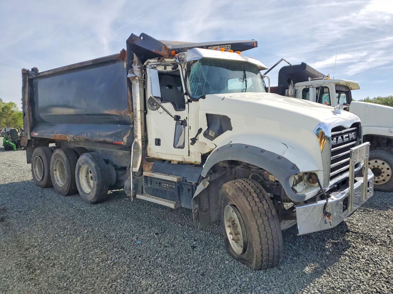 2021 MACK GRANITE DUMP TRUCK | 1M2GR4GC3MM022855 | UPCARS