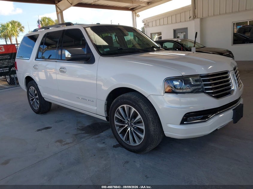 2015 LINCOLN NAVIGATOR | 5LMJJ2JT1FEJ08511 | UPCARS