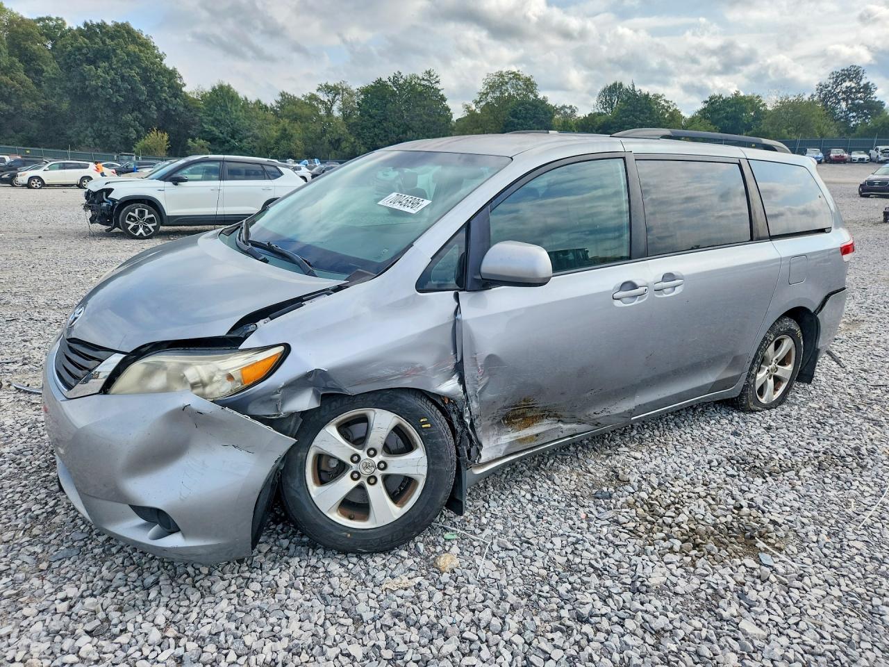 2013 TOYOTA SIENNA LE | 5TDKK3DC3DS352551 | UPCARS