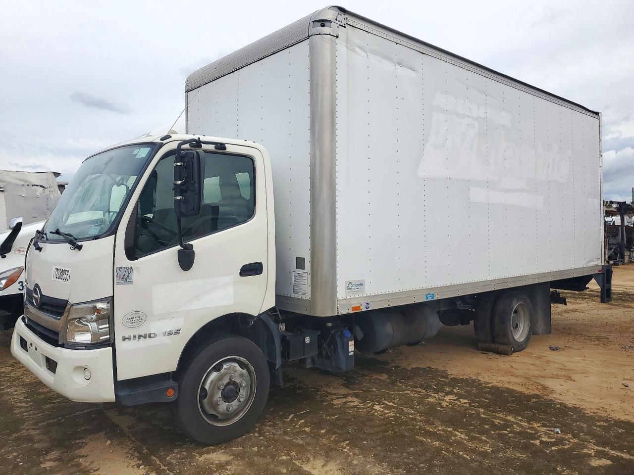 2017 HINO 195 BOX TRUCK | JHHSDM2H4HK005318 | UPCARS