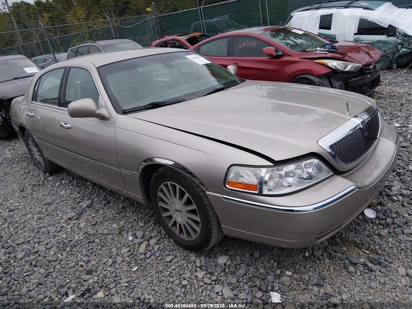 2003 LINCOLN TOWN CAR SIGNATURE | 1LNHM82W23Y704533 | UPCARS