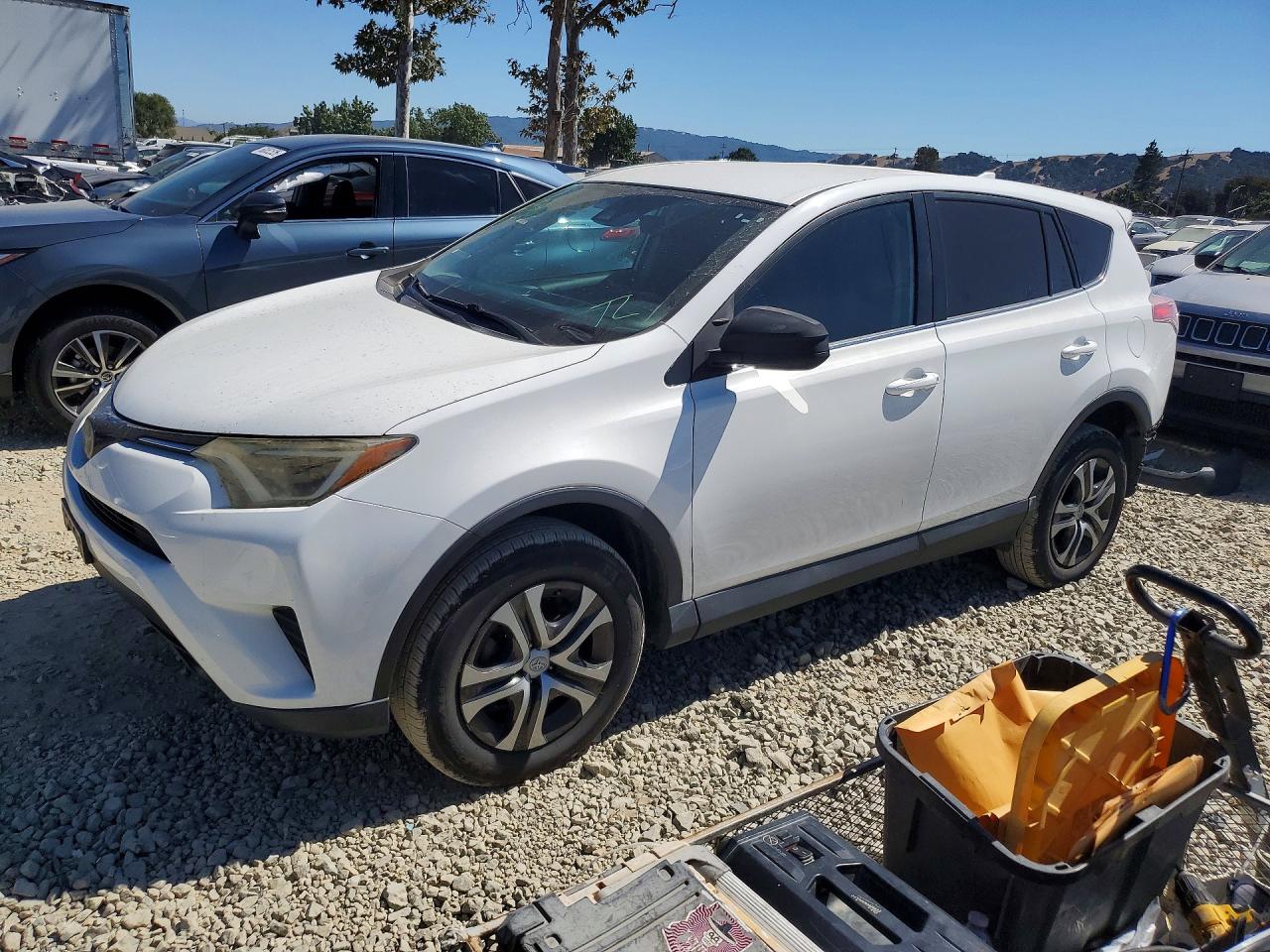 2018 TOYOTA RAV4 LE | 2T3ZFREV0JW459931 | UPCARS