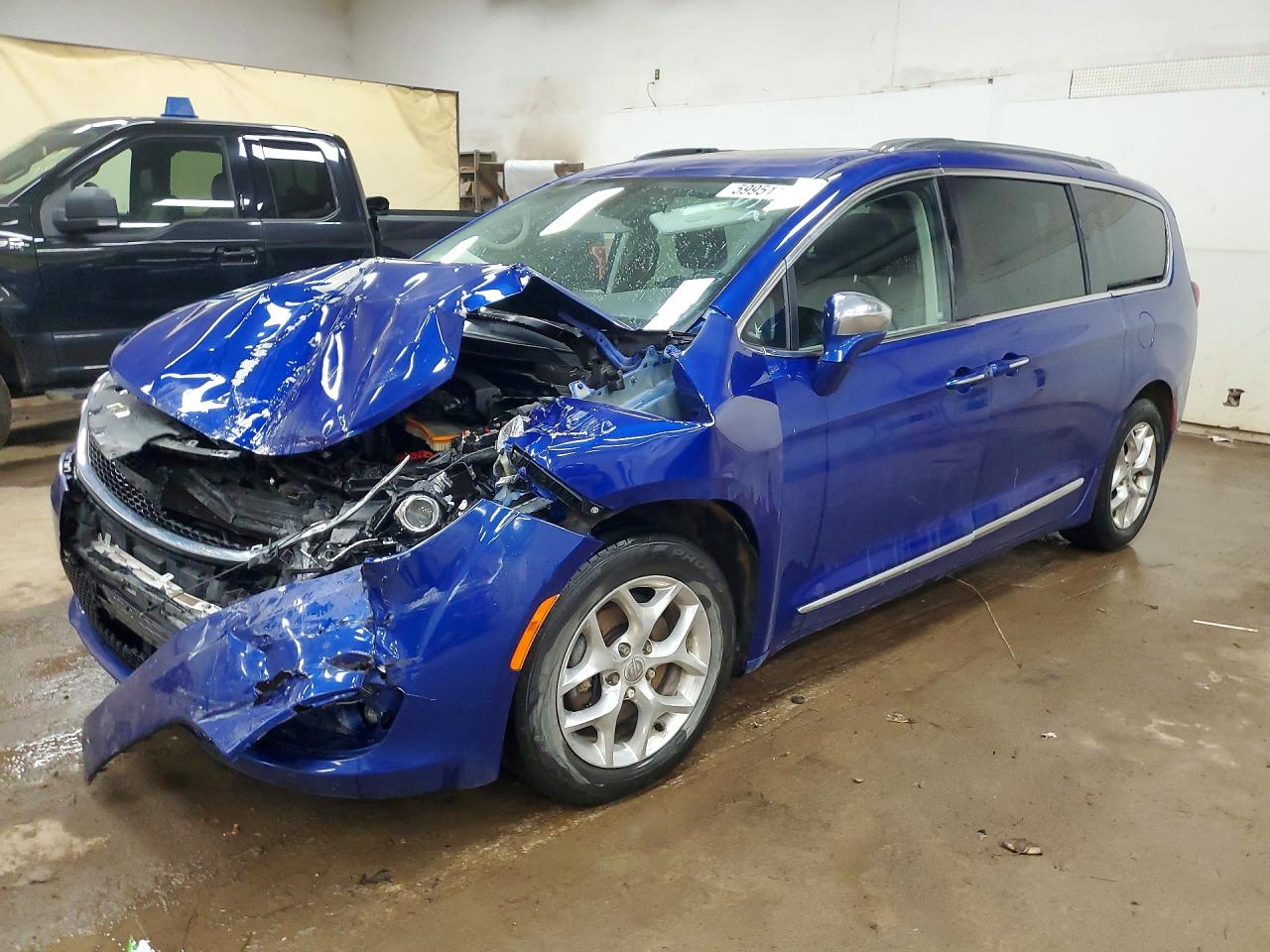 2019 CHRYSLER PACIFICA LIMITED | 2C4RC1GG7KR526478 | UPCARS