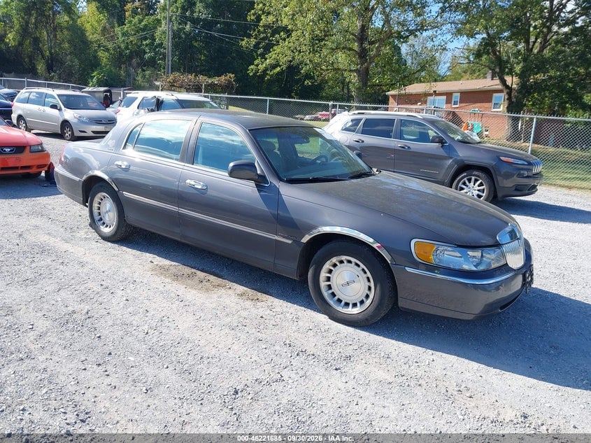 1999 LINCOLN TOWN CAR EXECUTIVE | 1LNHM81W6XY667946 | UPCARS