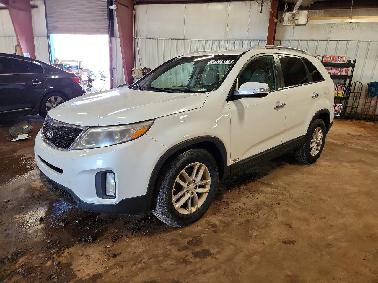 2015 KIA SORENTO LX | 5XYKTCA64FG586113 | UPCARS
