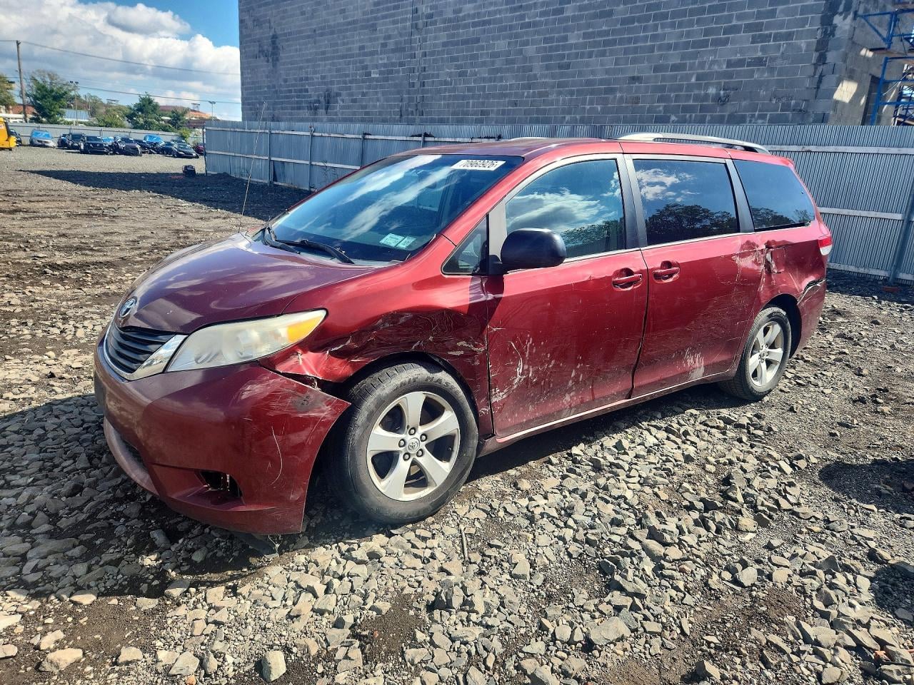 2013 TOYOTA SIENNA LE | 5TDKK3DCXDS376409 | UPCARS