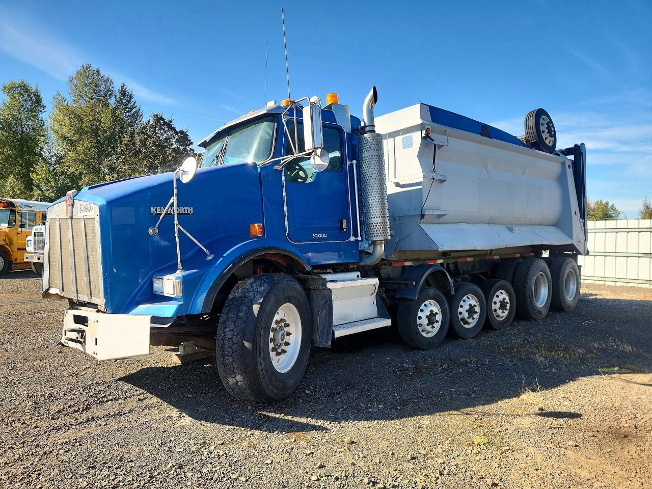 2007 KENWORTH ALL OTHER T800 | 1NKDXUTX87R155381 | UPCARS