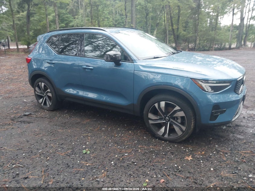 2023 VOLVO XC40 B5 PLUS DARK THEME | YV4L12UW3P2068261 | UPCARS
