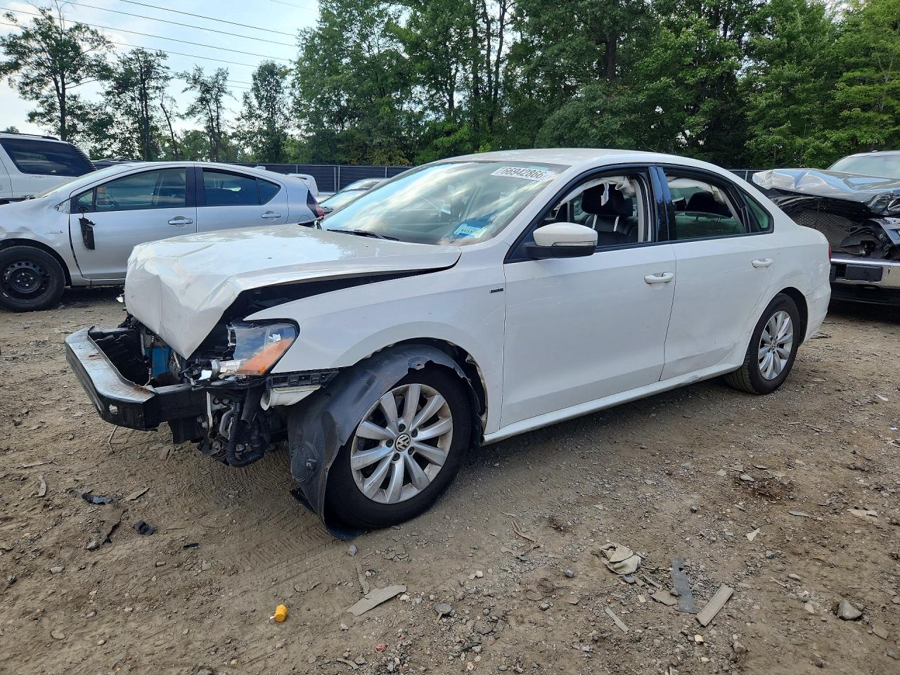 2015 VOLKSWAGEN PASSAT S | 1VWAT7A39FC099466 | UPCARS