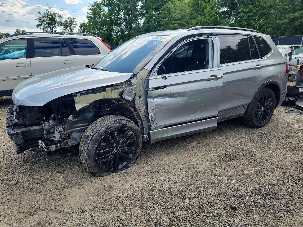 2022 VOLKSWAGEN TIGUAN SE R-LINE BLACK | 3VV8B7AXXNM128673 | UPCARS