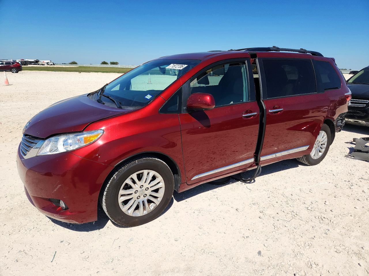 2017 TOYOTA SIENNA XLE 8-PASSENGER | 5TDYZ3DC6HS816718 | UPCARS