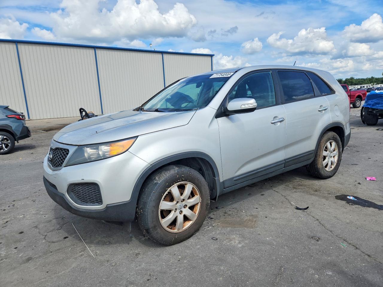 2013 KIA SORENTO LX | 5XYKT3A19DG348307 | UPCARS