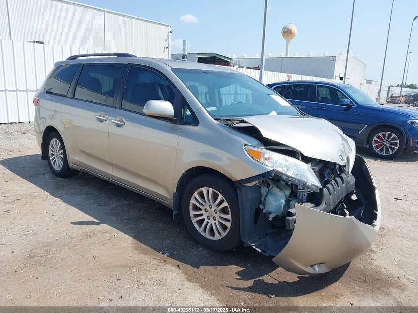 2017 TOYOTA SIENNA XLE PREMIUM 8 PASSENGER | 5TDYZ3DC7HS801435 | UPCARS