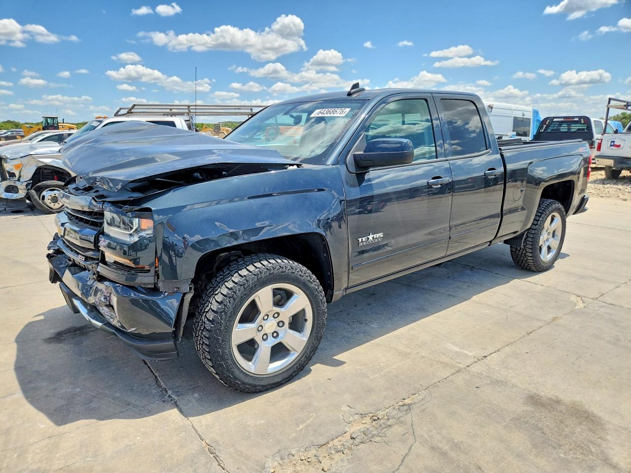 2017 CHEVROLET SILVERADO K1500 LT | 1GCVKREC2HZ359414 | UPCARS